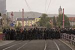 Vorrübergehende Polizeisperre auf der Straßenbahnbrücke am Paradiesbahnhof